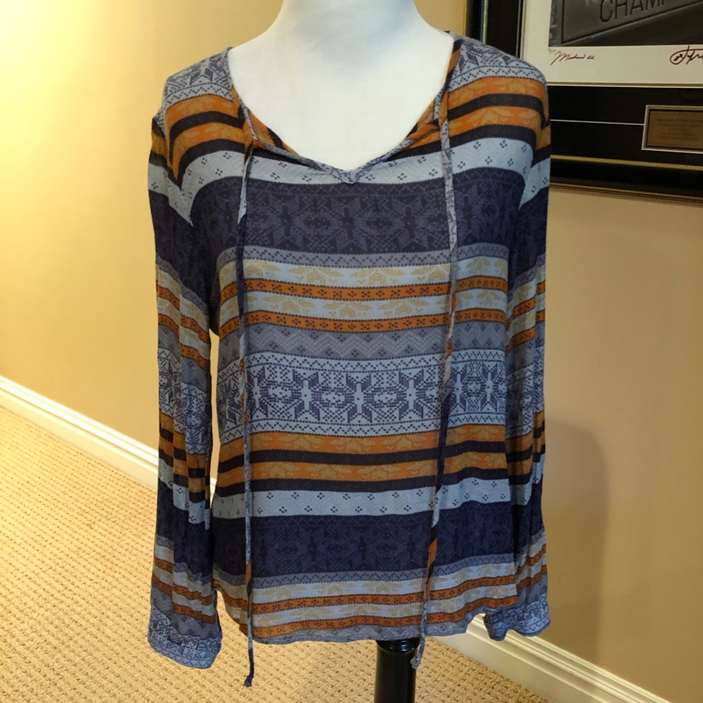 Beautiful sheer v-neck top, w/string tie on front